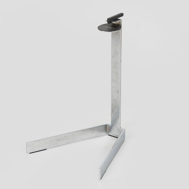 Jouni Leino, Tarjotinpöydän jalusta ,"Grip" Jouni Leino Design Studio 2009.