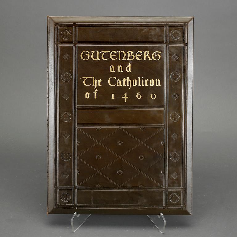 GUTENBERG AND CATHOLICON OF 1460 MED ORIGINALBLAD, New York 1936 resp Mainz 1460.