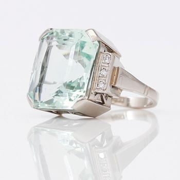 RING, akvamarin samt 6 diamanter.