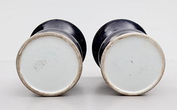 VASER, 1 par, porslin, Kina, Qianlong 1736-1795.