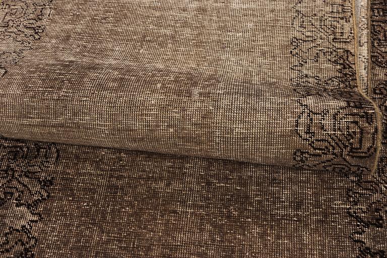 An oriental vintage design runner carpet, c. 460 x 80 cm.