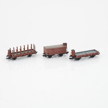 Märklin, two electric locomotives, model 3528 and 3338, and six cargo cars, gauge H0.