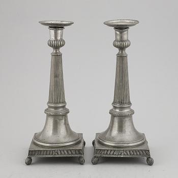 LJUSSTAKAR, ett par, tenn. Av Lars Löfgren Uppsala 1823-1873.