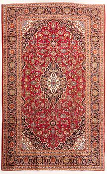 An old Kashan carpet approx 388x270 cm.