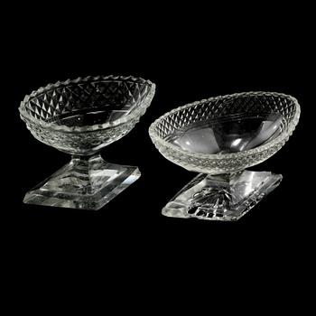 SALTKAR, 2 st, glas, empire, 1800-talets första hälft.