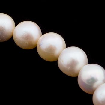 Ole Lynggaard collier with fresh water pearls and 18K gold clasp with brilliant-cut diamond ca 0.03 ct.