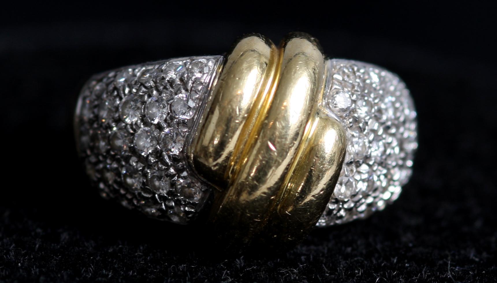 RING, guld samt diamanter.