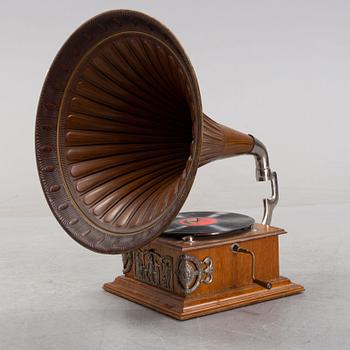 Trattgrammofon, omkring år 1900.