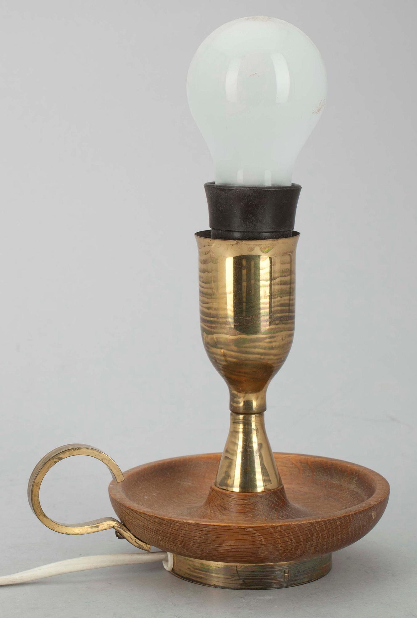 BORDSLAMPOR 2 st, brons, mässing och trä,1960-tal.
