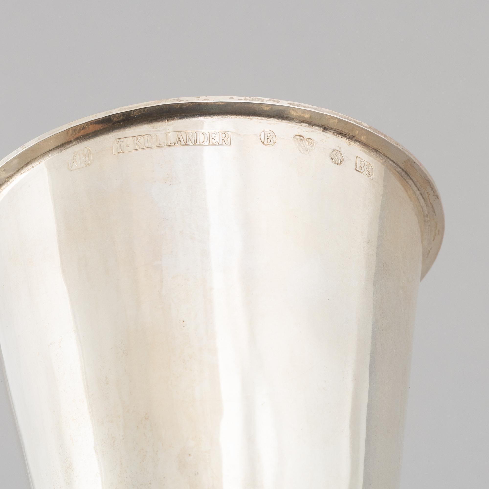 A Swedish silver beaker and a dish, marks of Tore Kullander, Borås 1952.