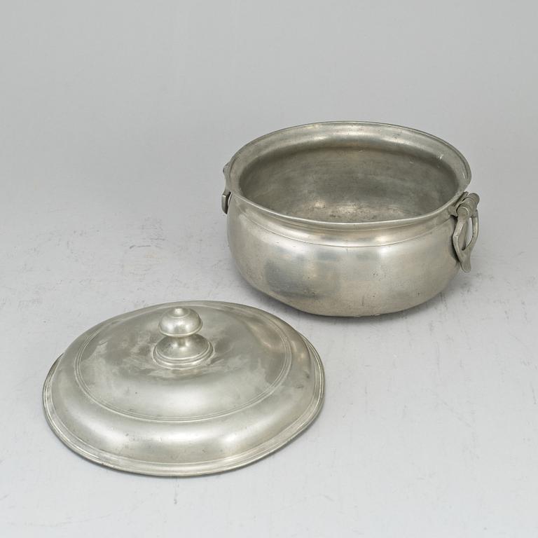 A pewter bowl, Frans Santesson, Stockholm (1876-1912).