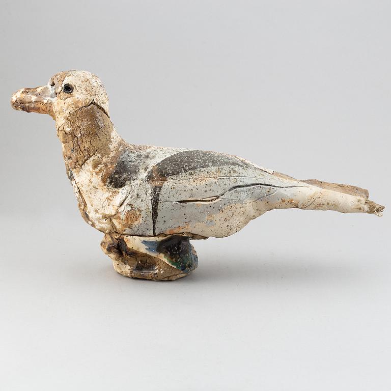 A stoneware sculpture of a bird by Henrik Allert.