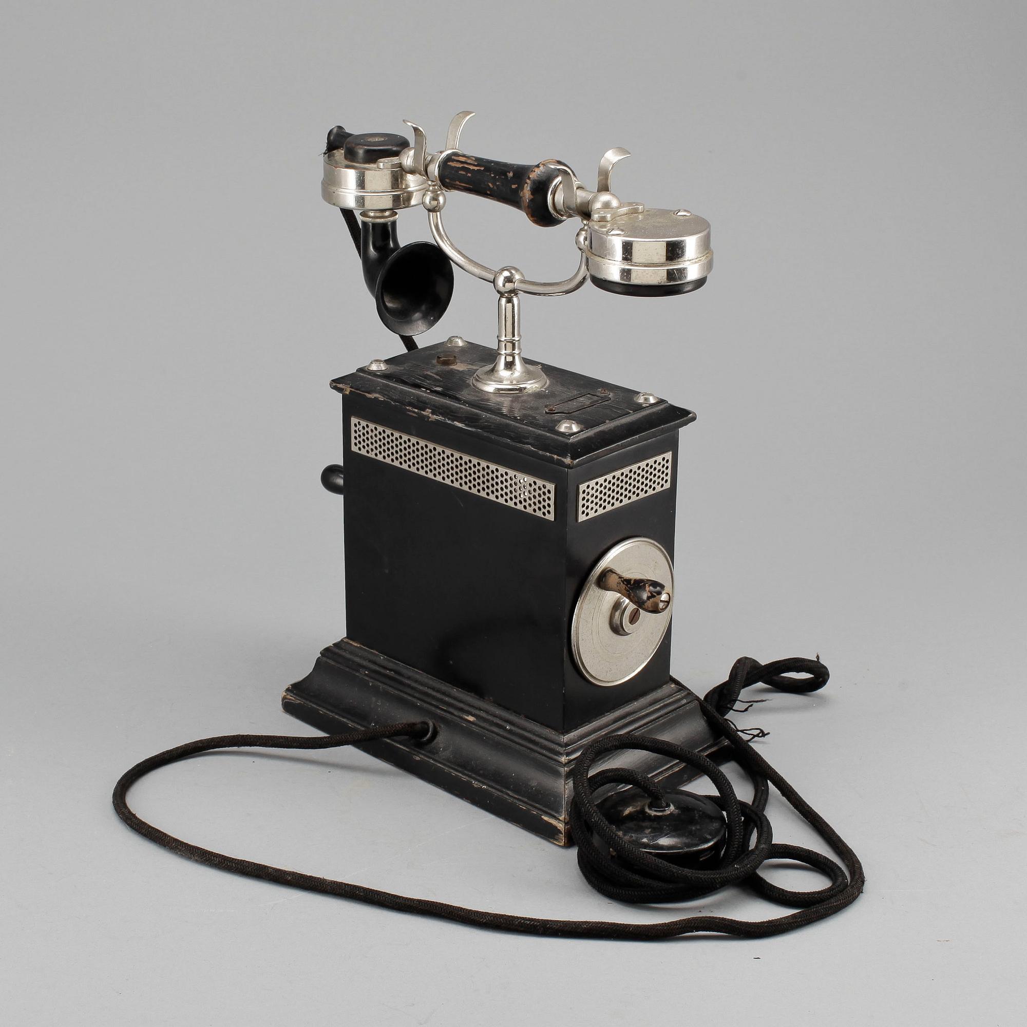 BORDSTELEFON, Telegrafverkets verkstad, Nynäshamn, tidigt 1900-tal.