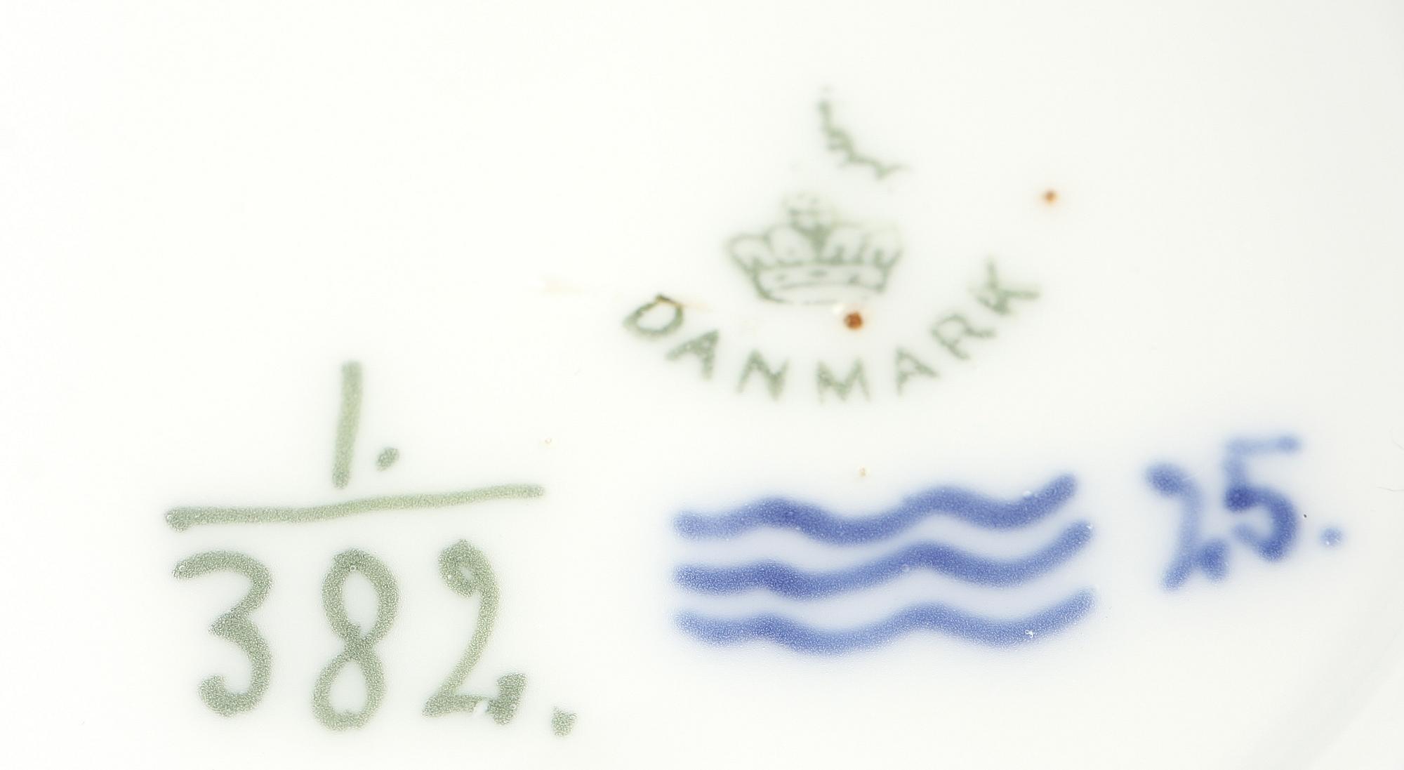 BORDSLAMPA, porslin, "Musselmalet", Royal Copenhagen, Danmark, 1894-1900.