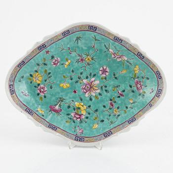 A Chinese porcelain dish, early 20th Century.