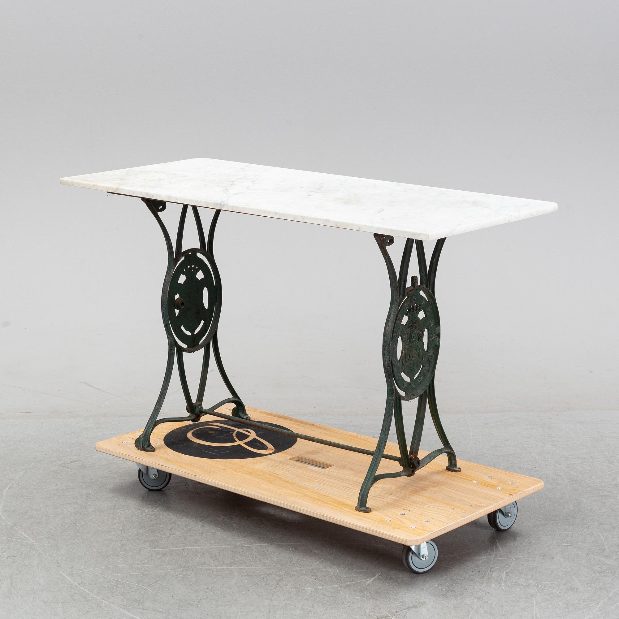 A marble and cast iron taböe, early 20th century.