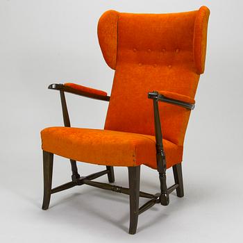 A mid-20th century armchair.