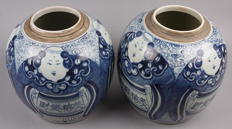 BOJANER, ett par, porslin, Kina , 1900-tal.