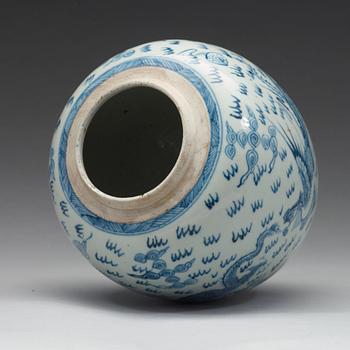 URNA, porslin. Qingdynastin, 1700-tal.
