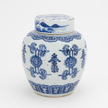 A Chinese blue and white jar, Qing dynasty, 18th Century.