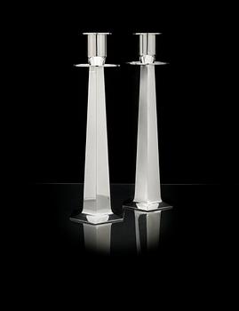 657. Wiwen Nilsson, A pair of Wiwen Nilsson sterling candlesticks, Lund 1958.