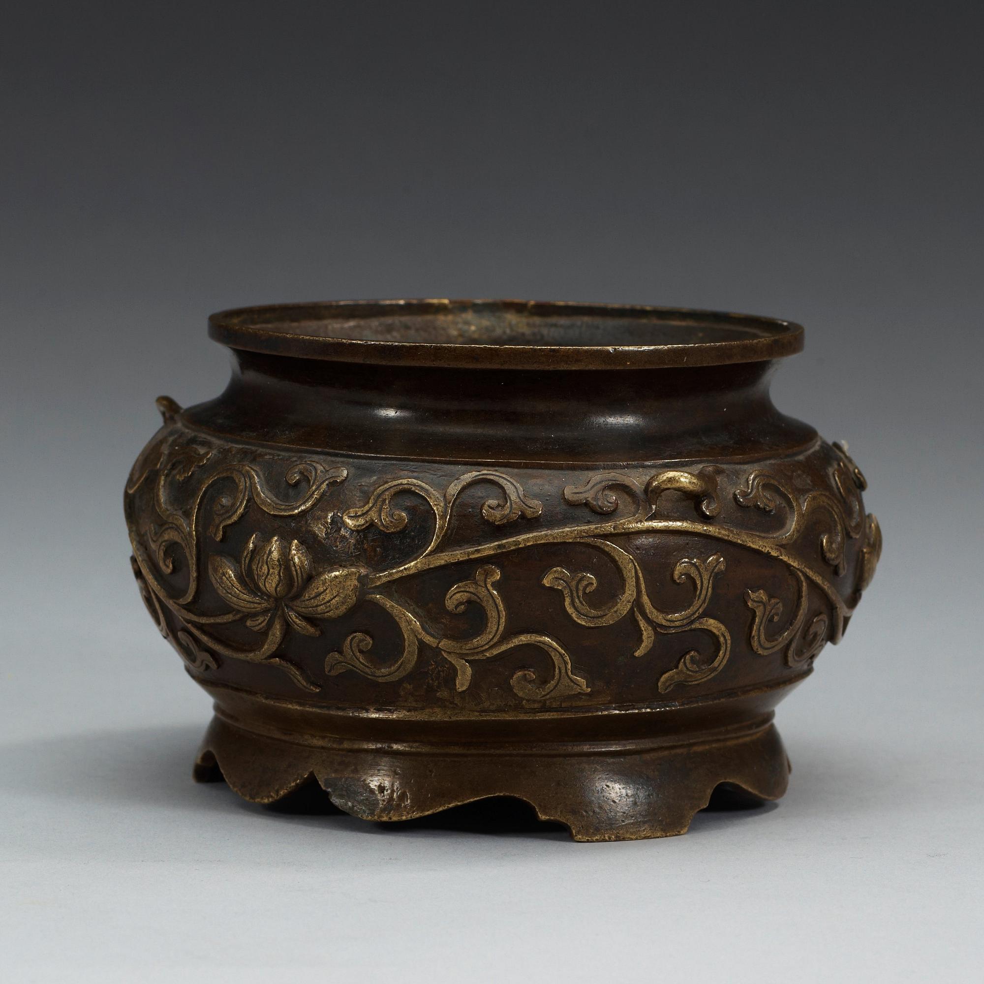 RÖKELSEKAR, brons. Qing dynastin, 1800-tal.