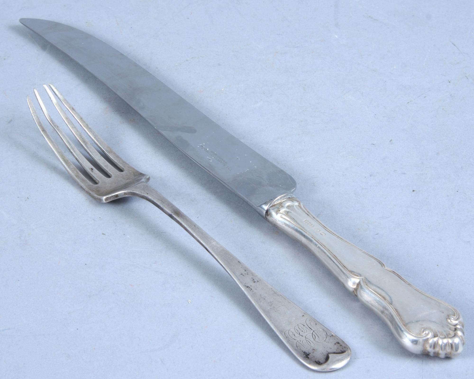 GAFFEL samt TRANCHERKNIV, silver, utländska stämplar.