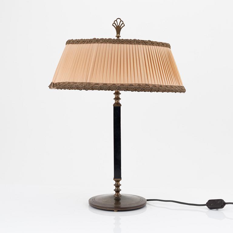 Böhlmarks Lampfabrik, a model 2942 table light, Stockholm, circa 1928-30.