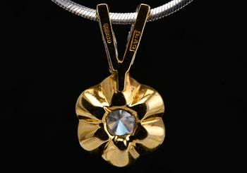 A PENDANT, briliant cut diamond c. 0.50 ct. vvs. 4 small  trapeze cut diamonds. 18K gold. Weight 7,3 g.