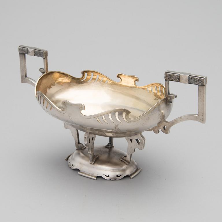 An art nouveau silver fruit bowl with gilt interior, marked BM, Russia around 1900.