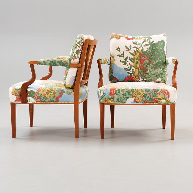 JOSEF FRANK, karmstolar, ett par, Firma Svenskt Tenn, modell 969.