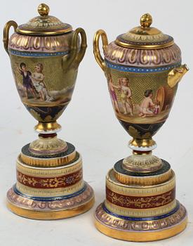 LOCKVASER, ett par, porslin, 1800-tal märkt Spiel.