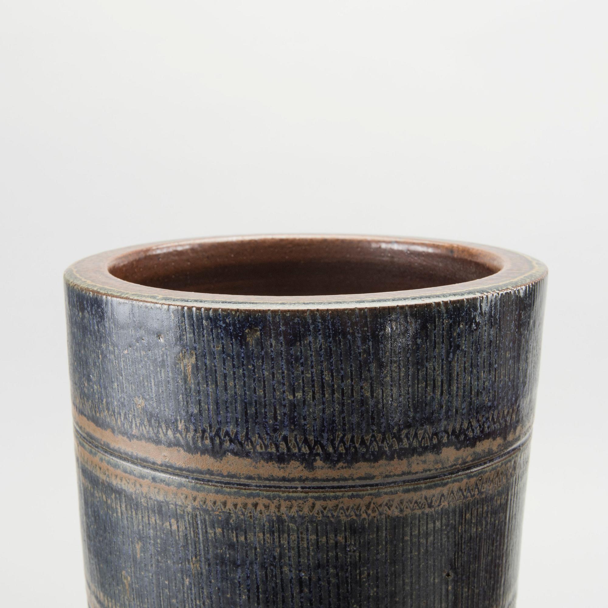 ARTHUR ANDERSSON, golvvaser 2 st Vallåkra saltglaserat stengods  signerade 1900-talets andra  hälft.