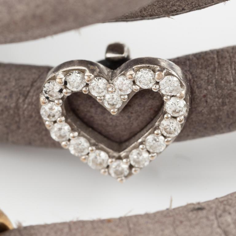 Ole Lyynggard, Charlotte Lynggaard, armband, lädderrem med berlocker, "sweet drops",.