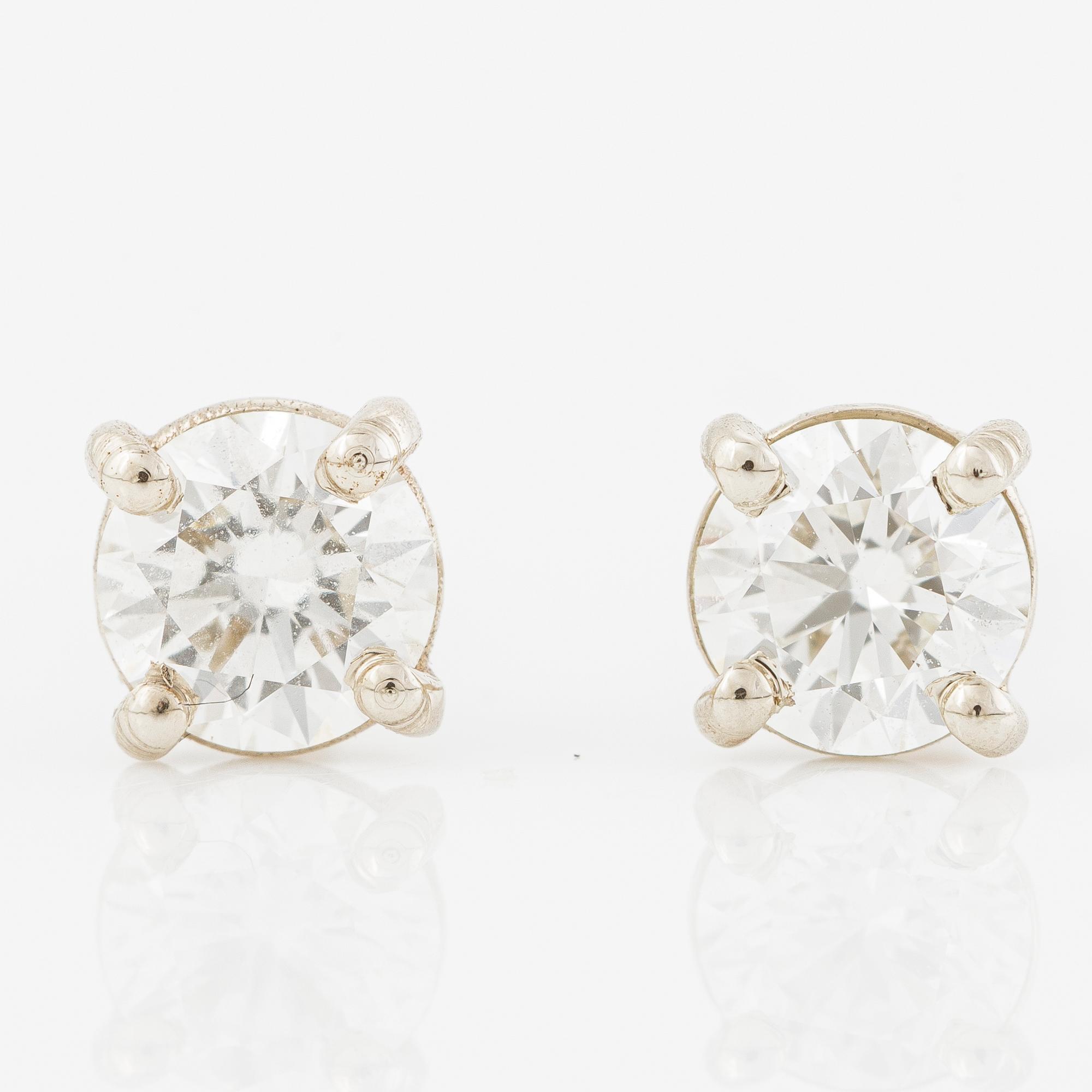Earrings, 18K white gold set with brilliant-cut diamonds totalling 0.46 ct.