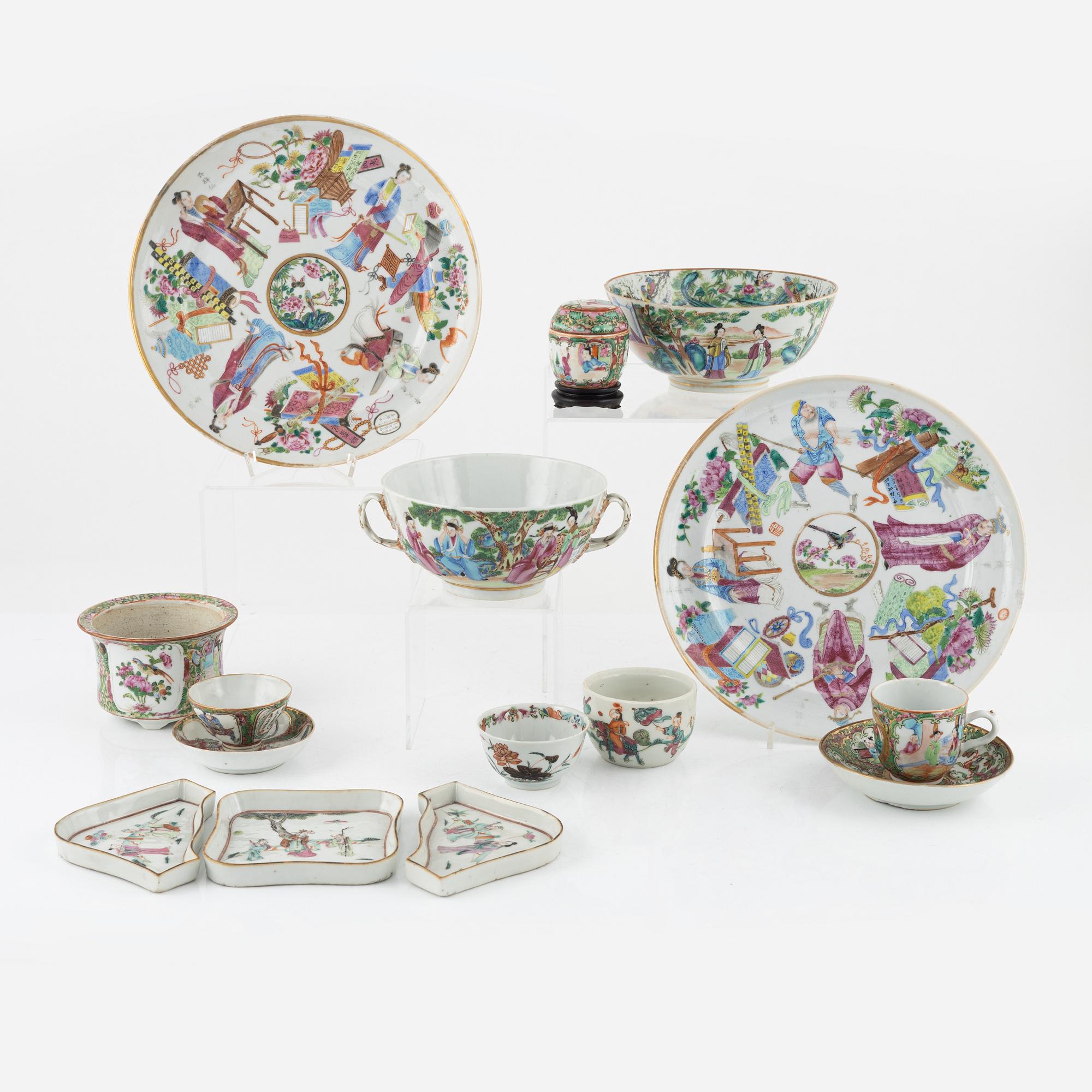 13 Chinese porcelain pieces, 19th/20th century.