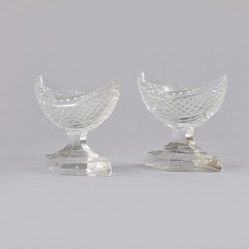 SALTKAR, ett par, glas, empir, 1800-talets första hälft.