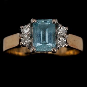 RING, 18K guld, vitguld, akvamarin, diamanter. 1960 t.