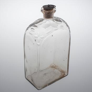BRÄNNVINSFLASKOR, 5 st. Glas. 1800-tal.