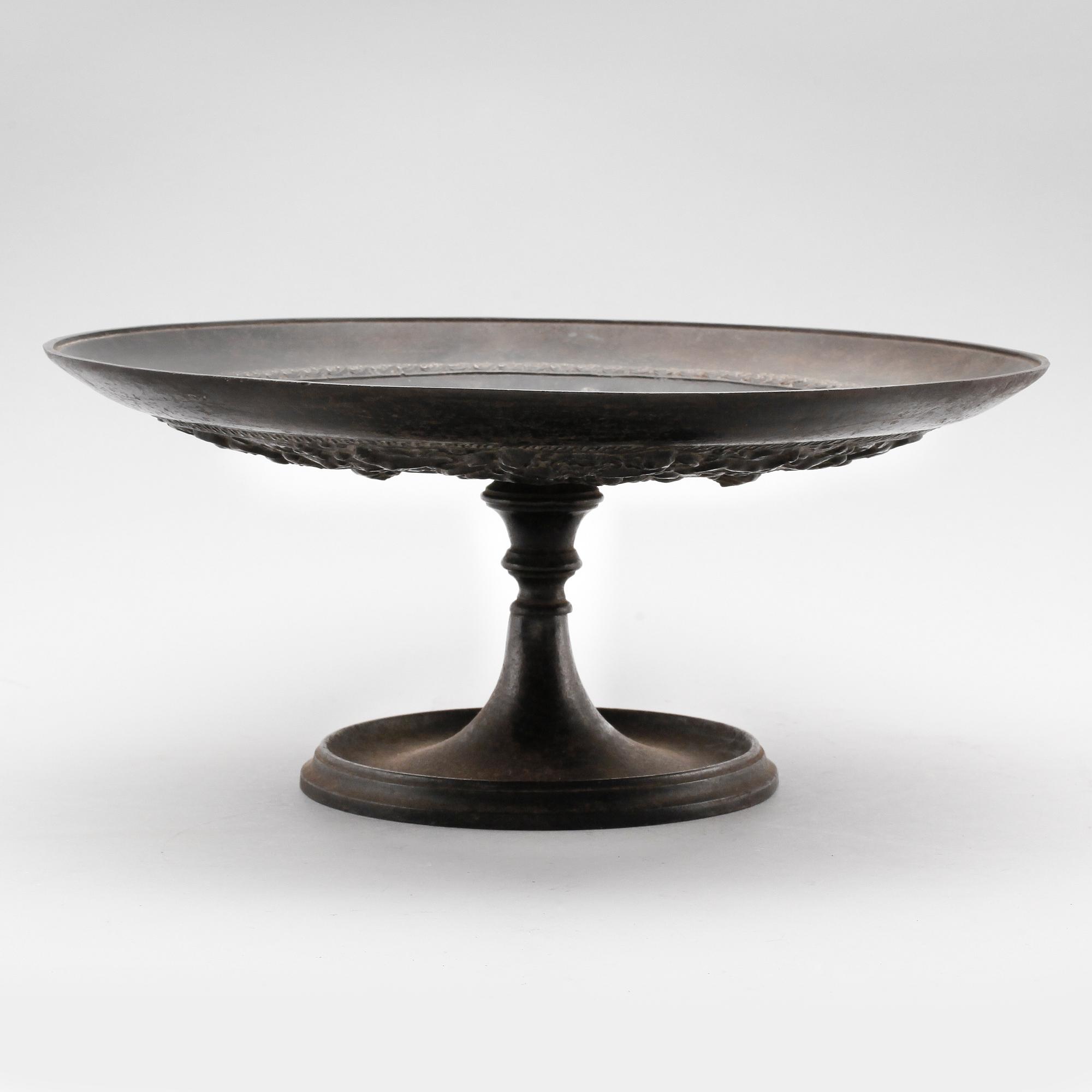 TAZZA, järn, renässansstil, möjligen Berlin, 1800-talets första hälft.