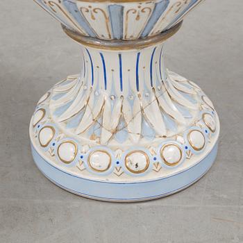 A DECORATIVE RÖRSTRAND PORCELAIN VASE, CA 1900.