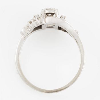 Ring, 18K white gold set with brilliant-cut and octagonal-cut diamonds.