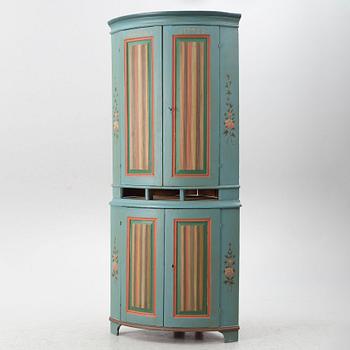 Corner cabinet, 18th/19th century.