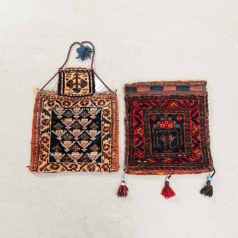 Namakdun och Chanteh Kashgai och Bachtiari antika ca 49x41 och 44x39 cm.