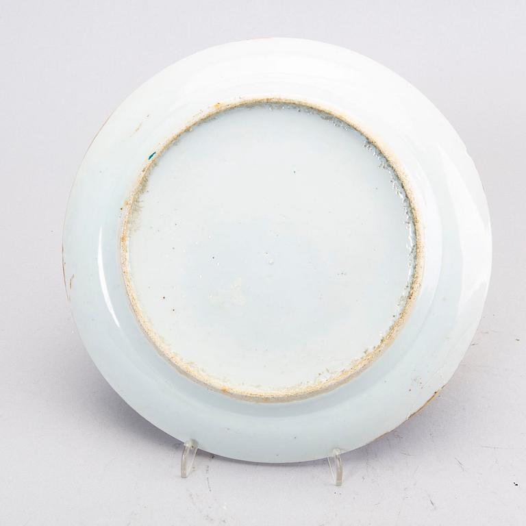 Tallrikar, 2 + 1 st Kina , Qingdynastin, 1700-tal porslin.