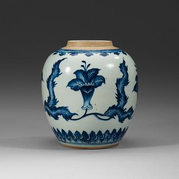 406. A blue and white jar, Qing dynasty, Kangxi (1662-1722).