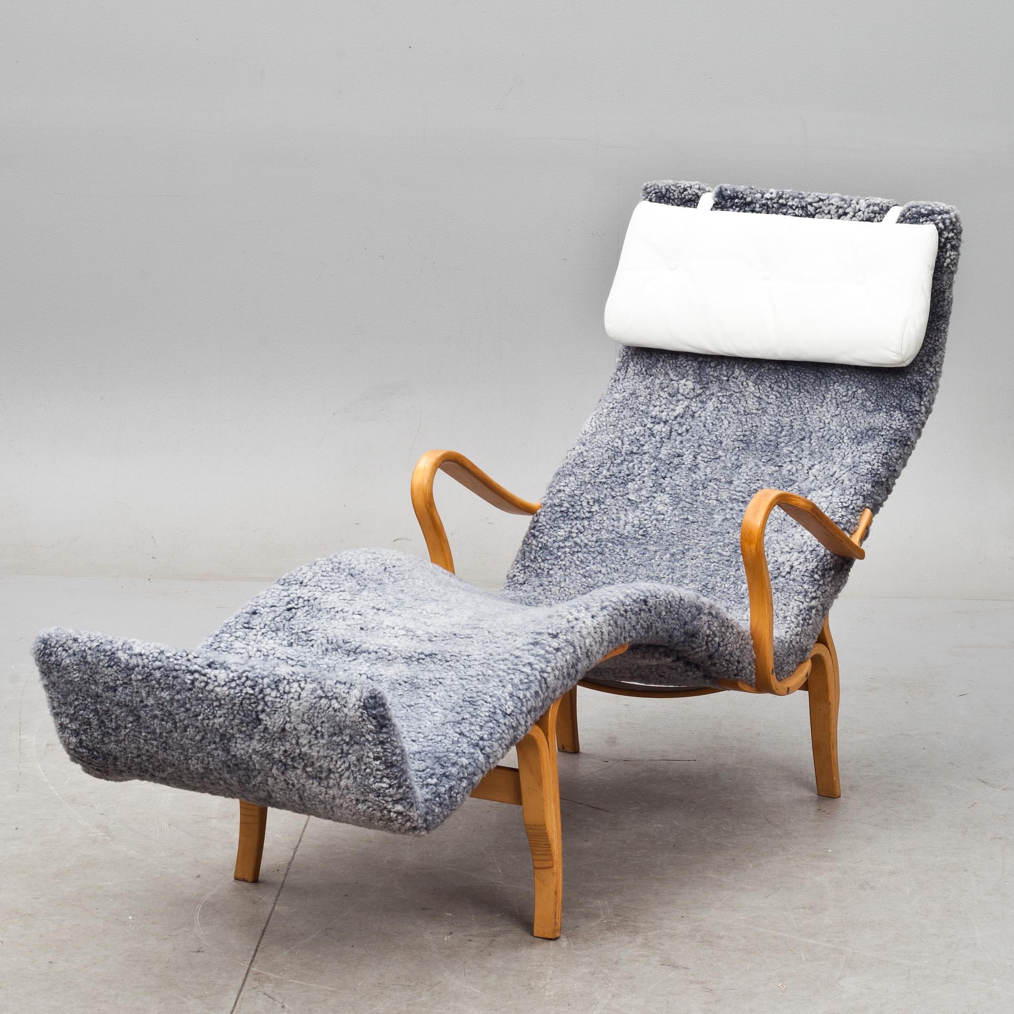 VILSTOL. Liggstol "Pernilla 3" design Bruno Mathsson. Brännmärkt.