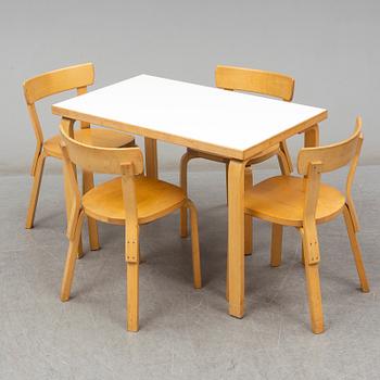 ALVAR AALTO, a table with four model 69 chairs, Artek.