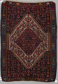 A RUG, a kilim, Senneh, ca 148,5-156,5 x 99-106 cm.