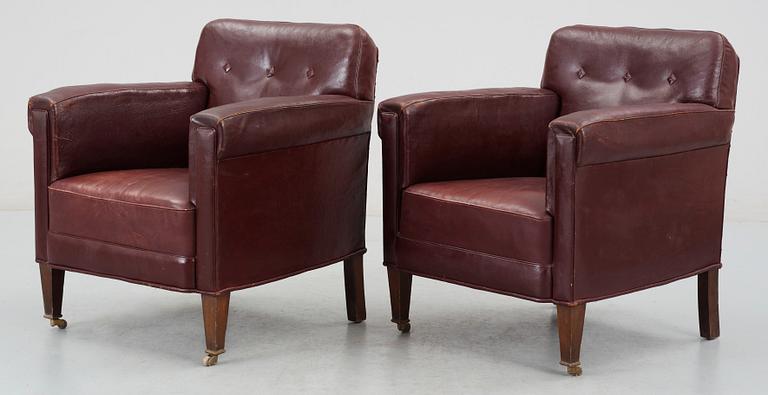 CLUBFÅTÖLJER, ett par, 1920/30-tal.